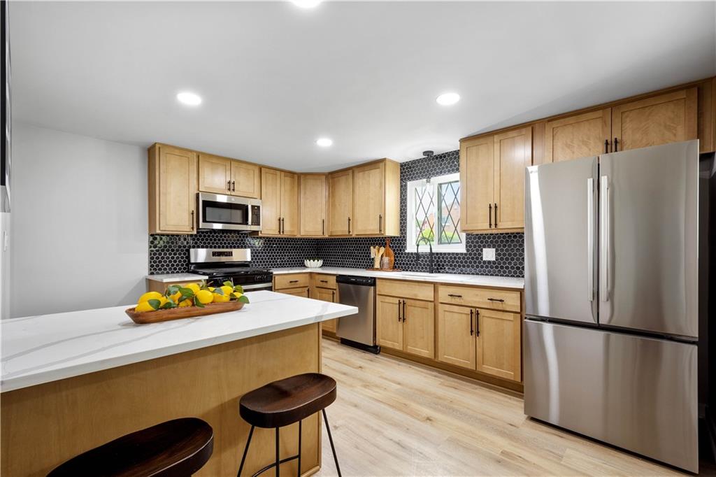 112 Eileen Drive Pittsburgh, PA 15227 - Photo 6 of 20