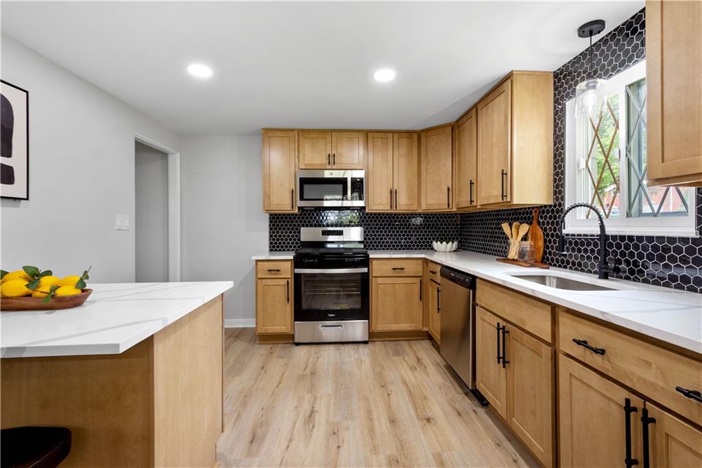 112 Eileen Drive Pittsburgh, PA 15227 - Photo 7 of 20