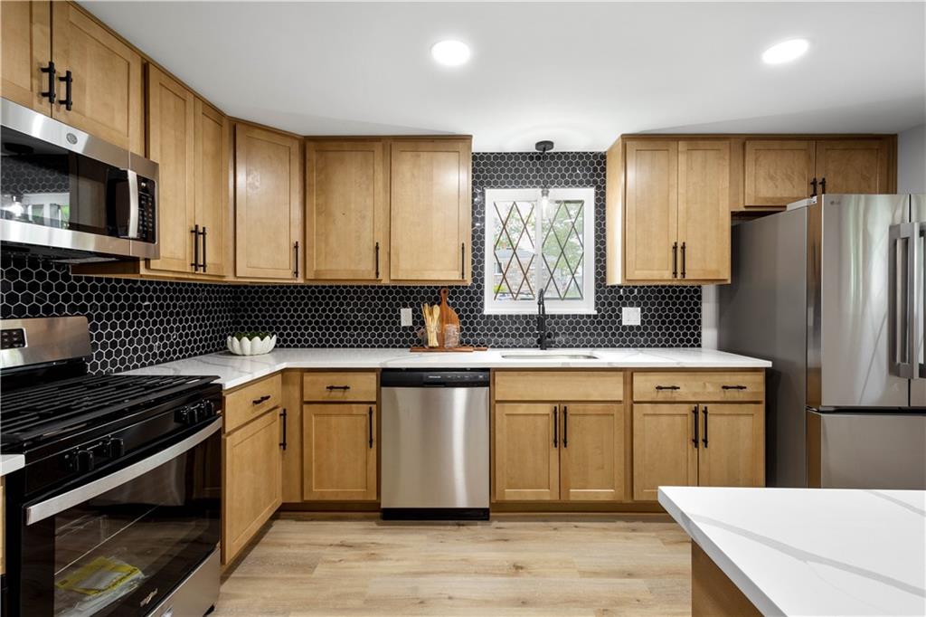 112 Eileen Drive Pittsburgh, PA 15227 - Photo 8 of 20