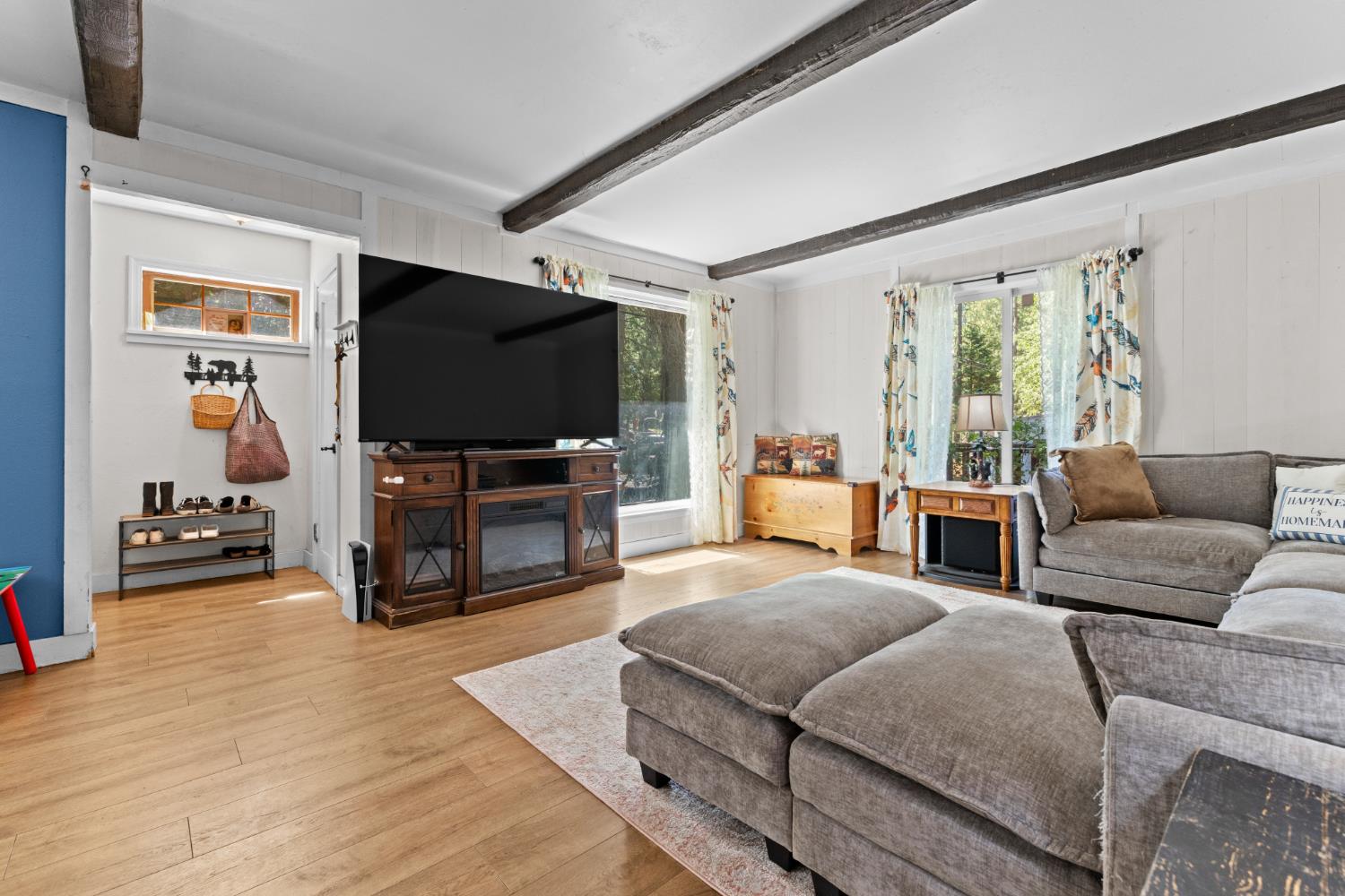 34105 Alta Bonnynook Road Alta, CA 95701 - Photo 6 of 25 Living room as you enter the home.