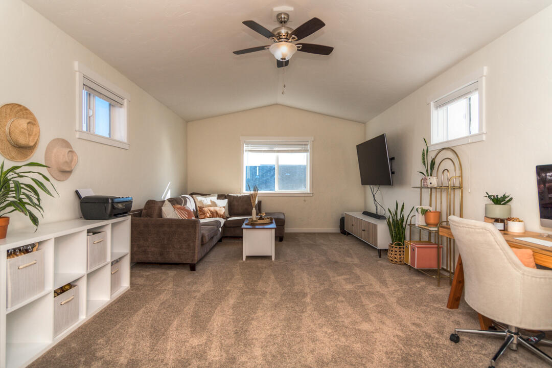 520 Southeast Reed Market Road Bend, OR 97702 - Photo 16 of 25 upstairs bonus room