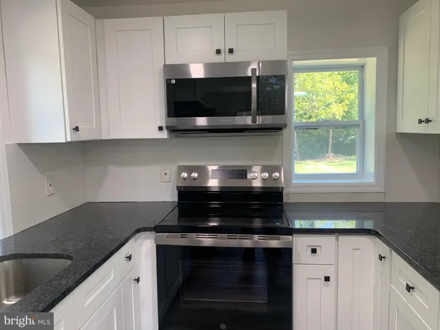 $349,999 | 276 Woodstown Daretown Road, Pilesgrove, NJ 08098