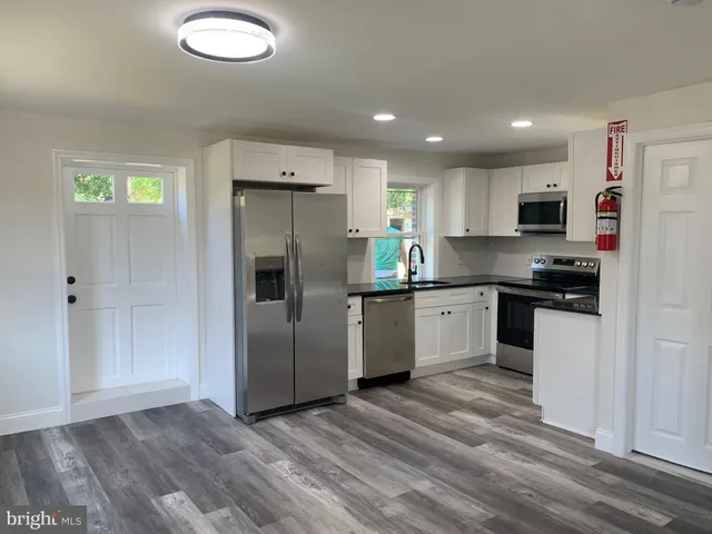 $349,999 | 276 Woodstown Daretown Road, Pilesgrove, NJ 08098