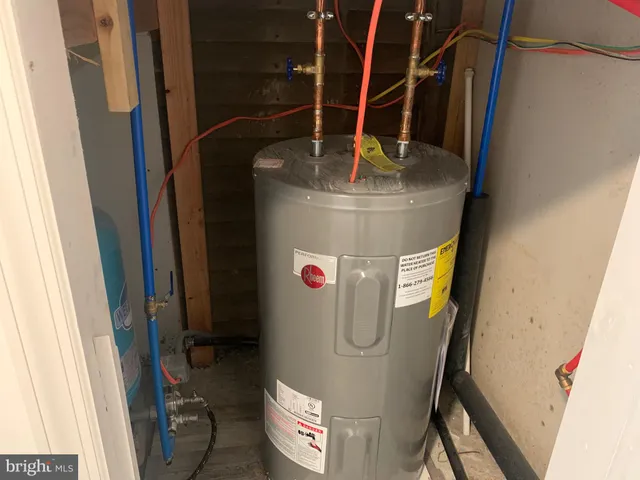 $349,999 | 276 Woodstown Daretown Road, Pilesgrove, NJ 08098