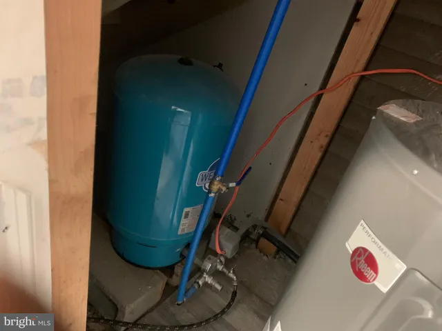 $349,999 | 276 Woodstown Daretown Road, Pilesgrove, NJ 08098