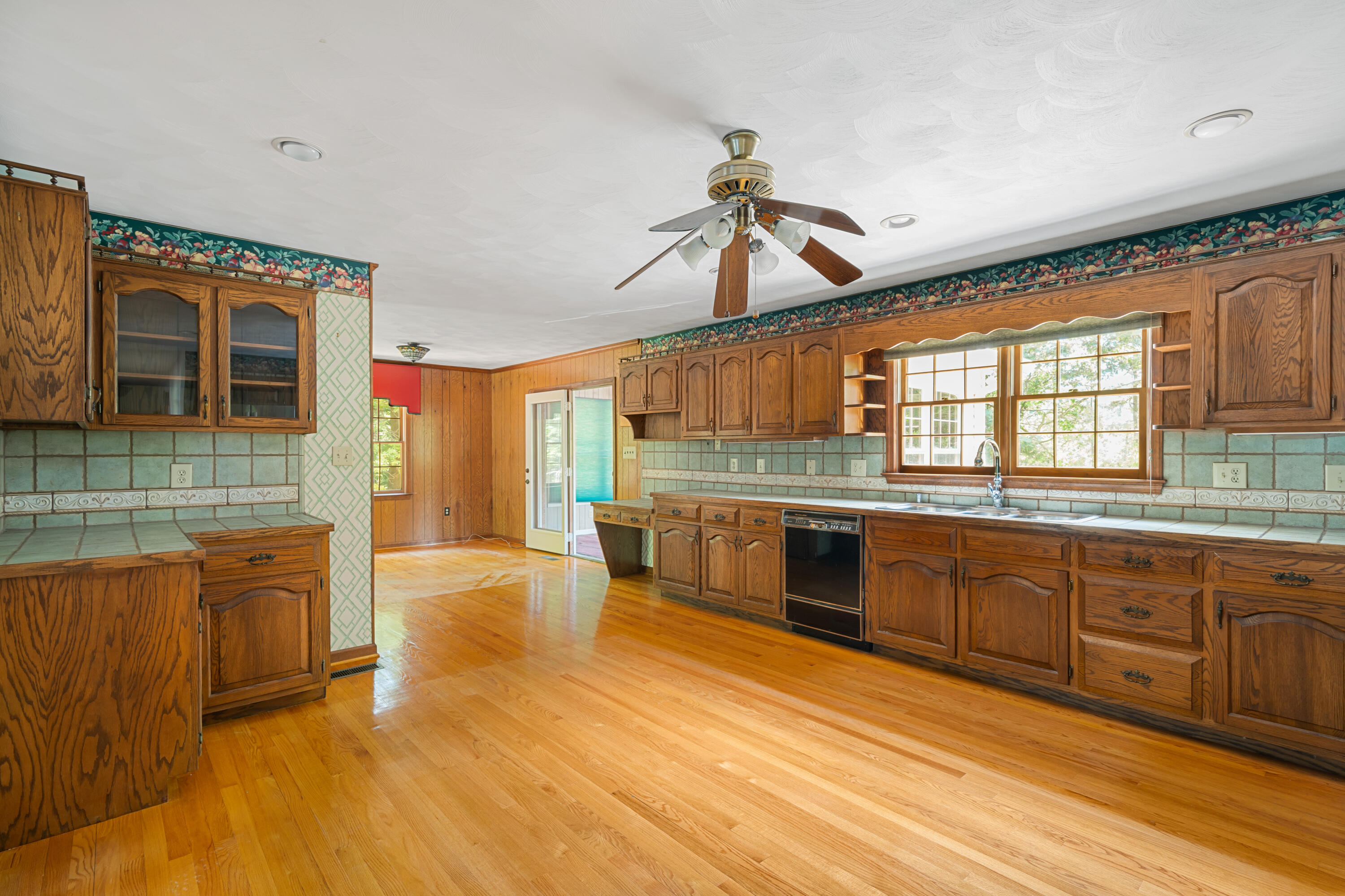 398 Stonebridge Drive Blue Ridge, VA 24064 - Photo 3 of 19 Kitchen
