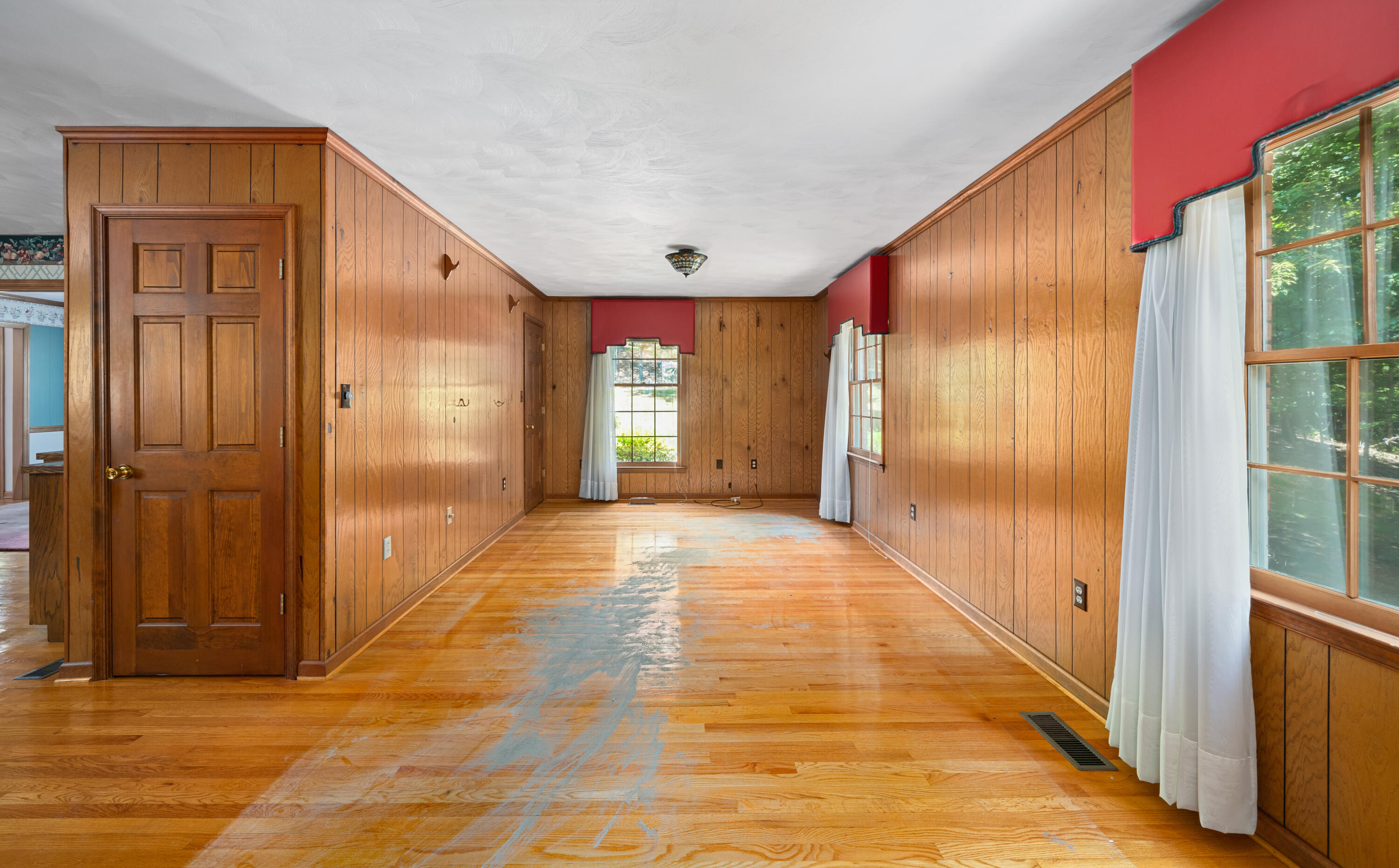 398 Stonebridge Drive Blue Ridge, VA 24064 - Photo 5 of 19 Living Room