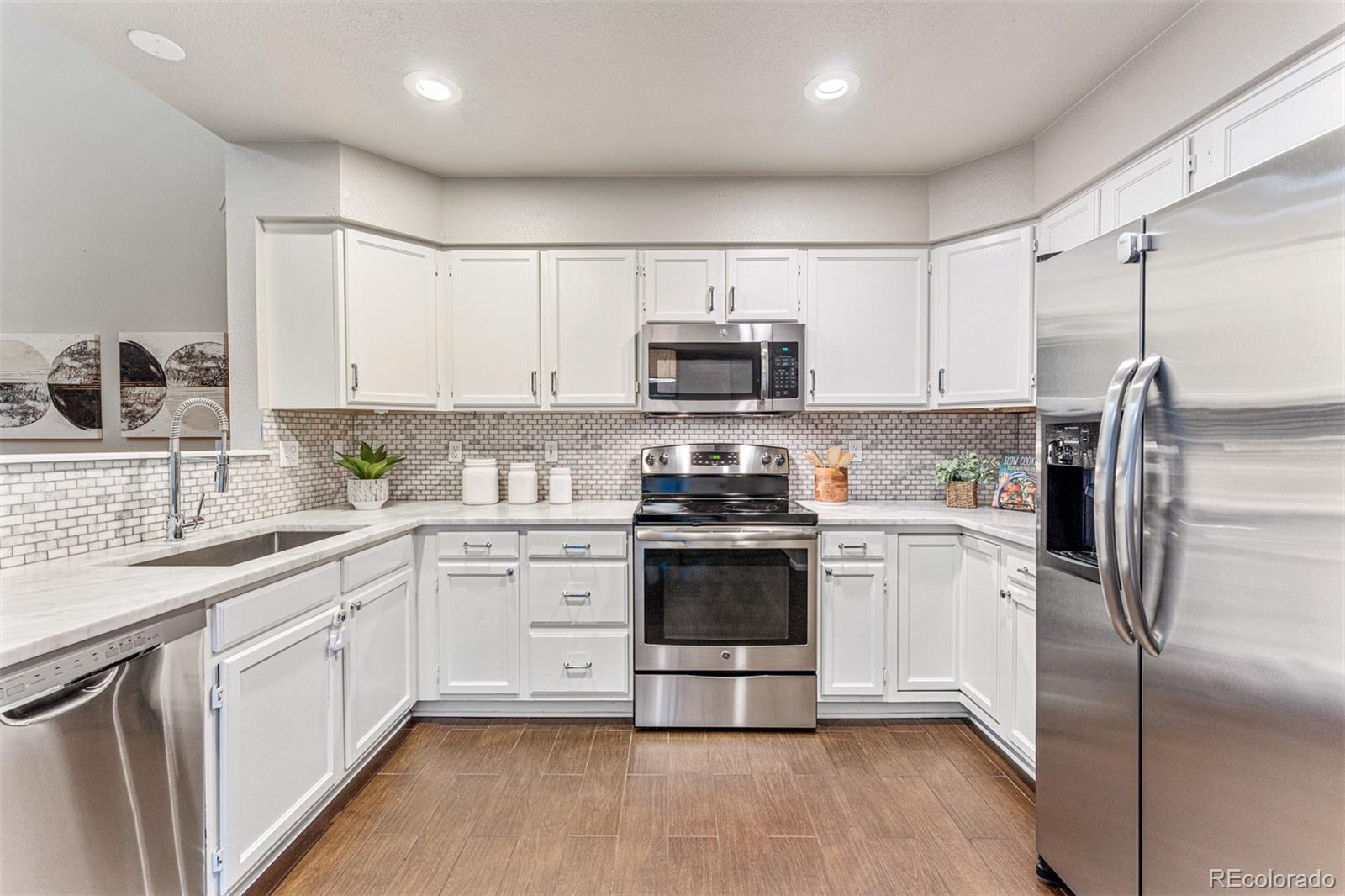 10027 Silver Maple Road Highlands Ranch, CO 80129 - Photo 10 of 40 Gallery Image 10
