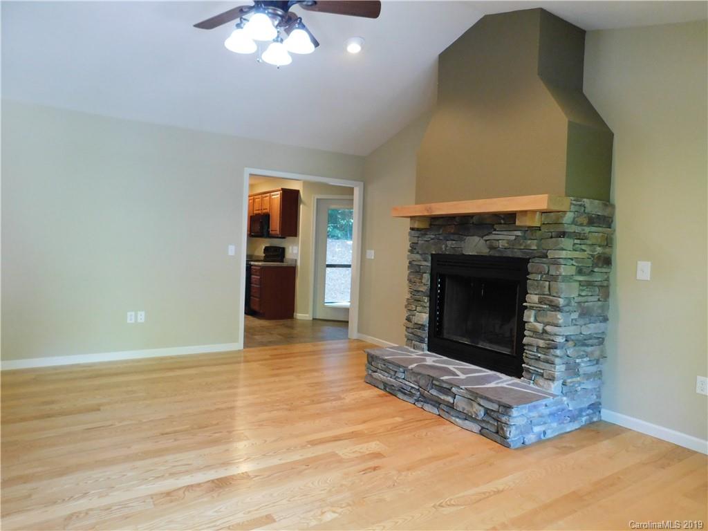 85 Doe Run Road Hendersonville, NC 28792 - Photo 4 of 25 Gallery Image 4