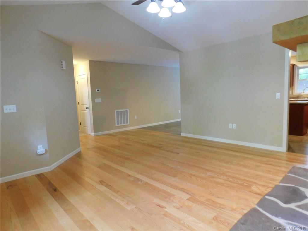 85 Doe Run Road Hendersonville, NC 28792 - Photo 5 of 25 Gallery Image 5