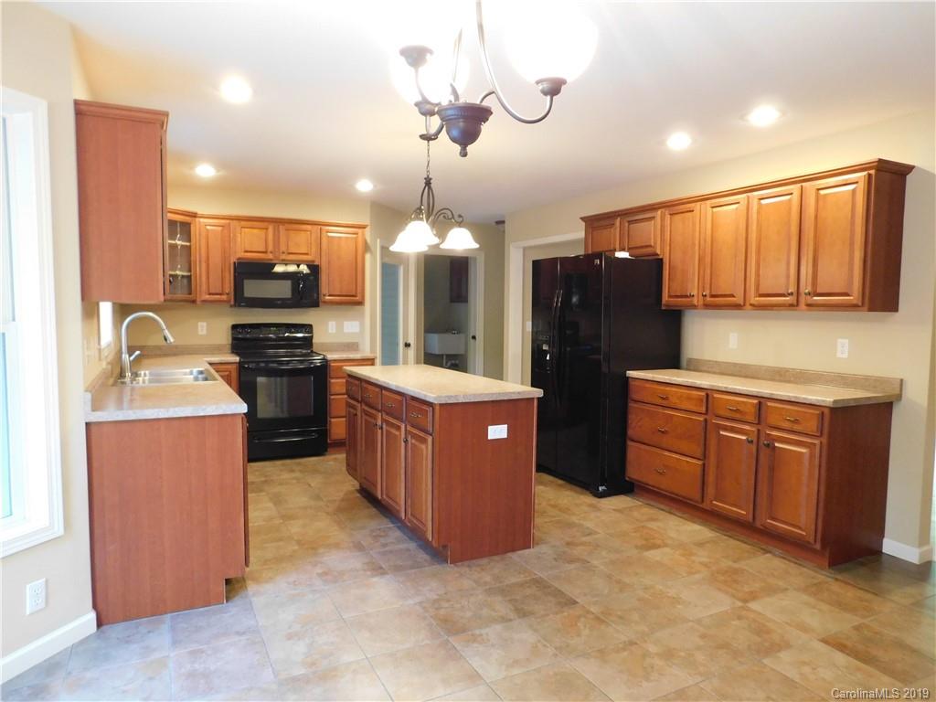 85 Doe Run Road Hendersonville, NC 28792 - Photo 6 of 25 Gallery Image 6