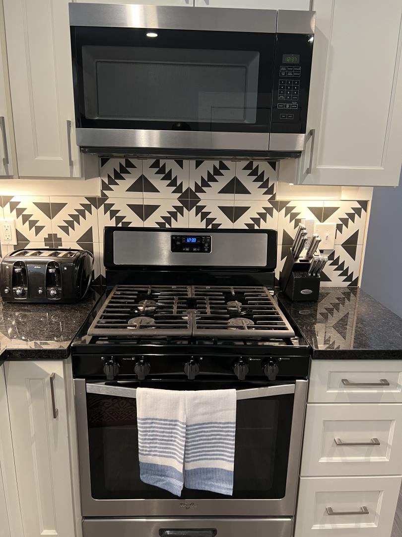 1132 85th Avenue Oakland, CA 94621 - Photo 12 of 28 a close view of stove top oven