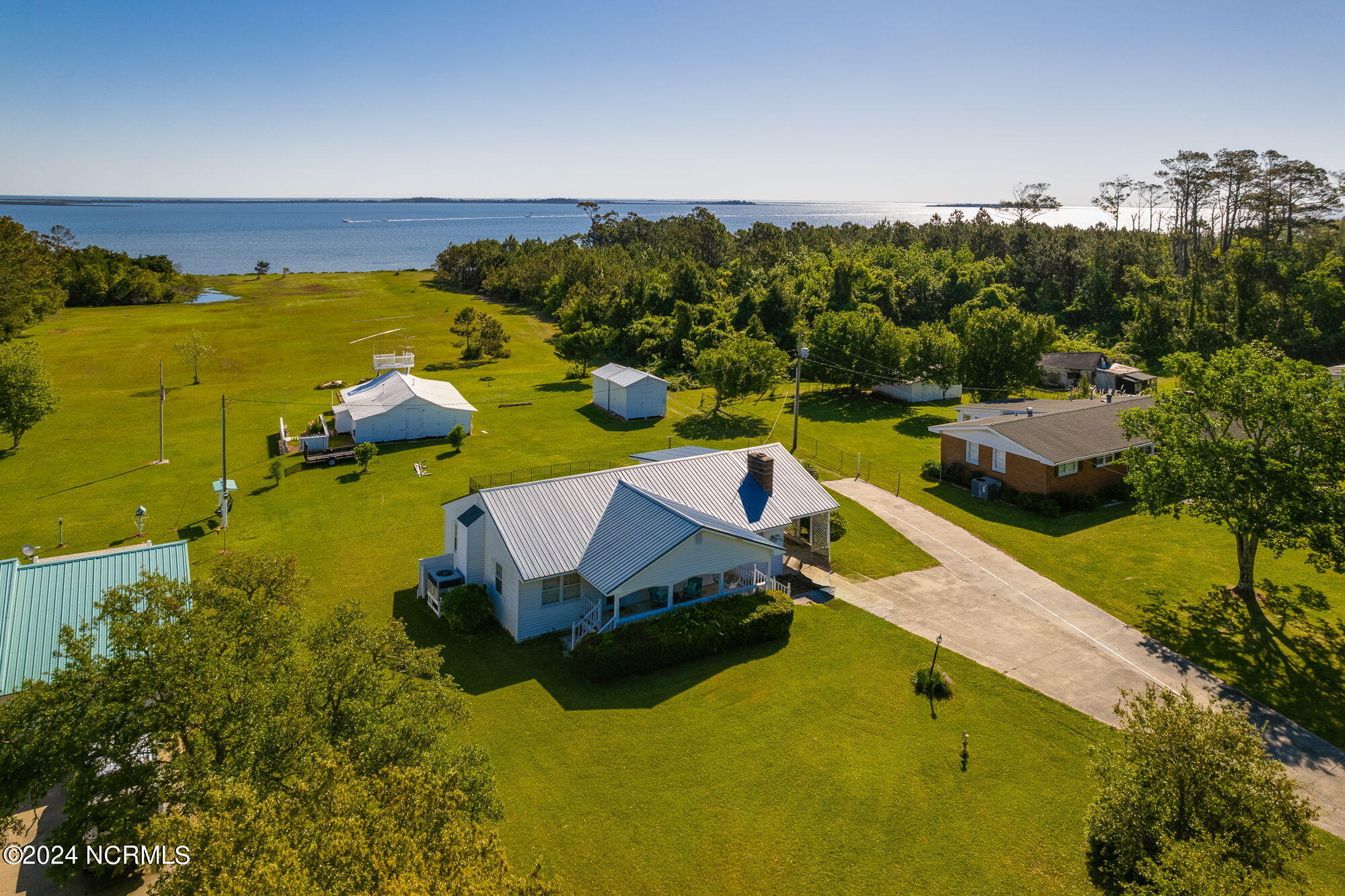 2.6 acres 200' of waterfront
