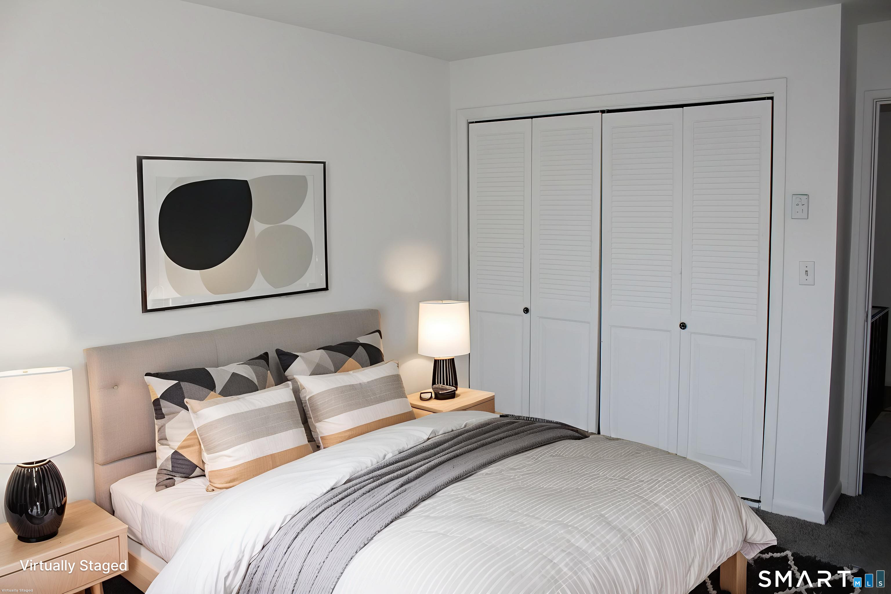 39 Woodway Road, Unit C7 Stamford, CT 06907 - Photo 10 of 18 a bedroom with a bed and a lamp