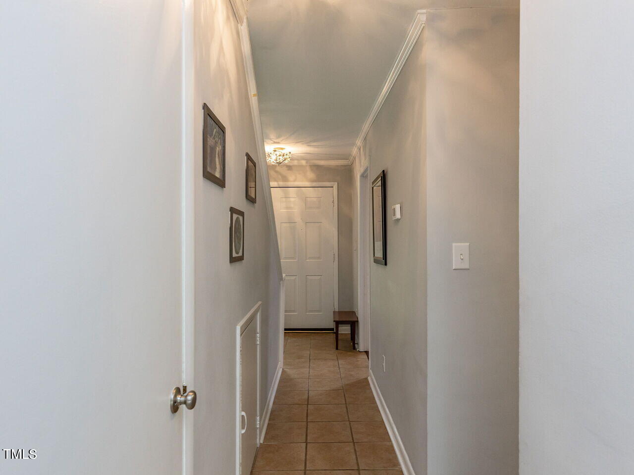 208 Oak Tree Drive Chapel Hill, NC 27517 - Photo 13 of 29 013-1280x960-hallway