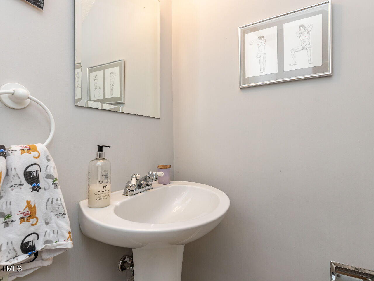 208 Oak Tree Drive Chapel Hill, NC 27517 - Photo 14 of 29 014-1280x960-half-bath