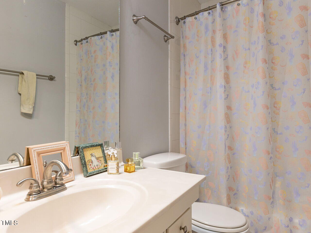 208 Oak Tree Drive Chapel Hill, NC 27517 - Photo 19 of 29 019-1280x960-main-bedroom-bath