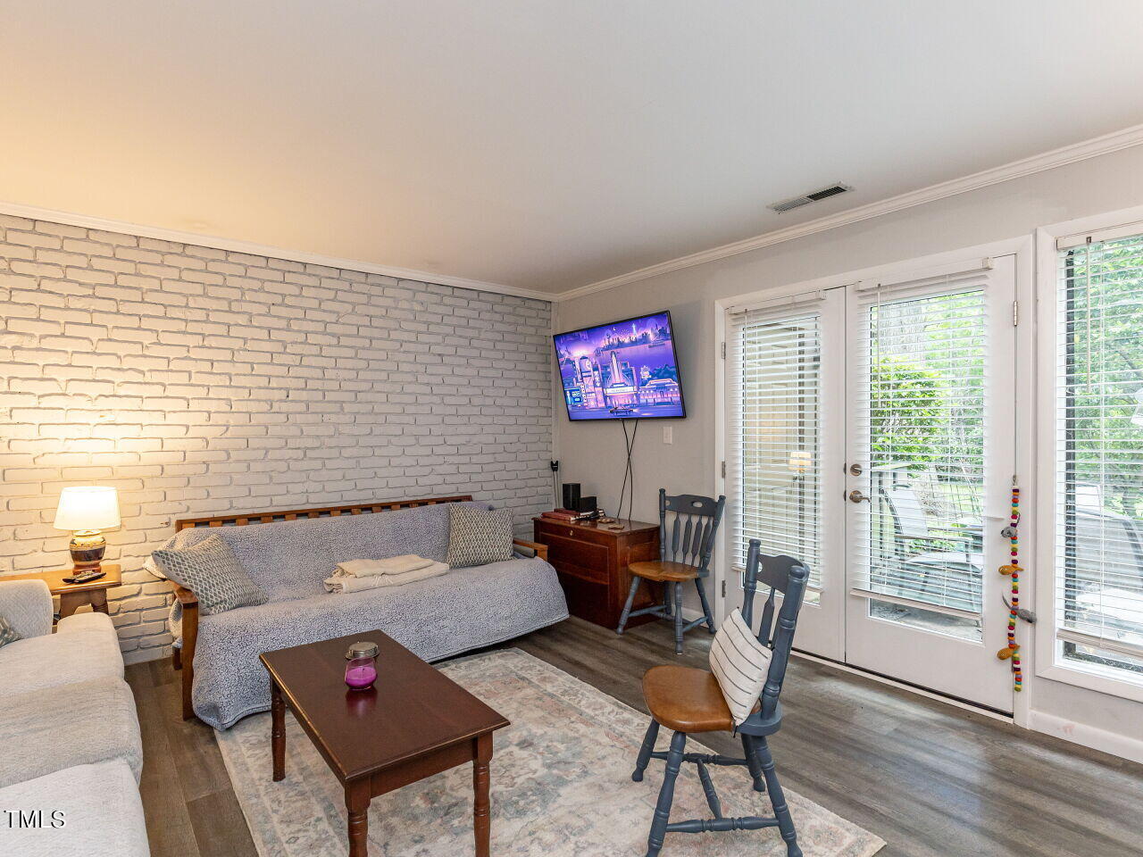 208 Oak Tree Drive Chapel Hill, NC 27517 - Photo 9 of 29 009-1280x960-family-room