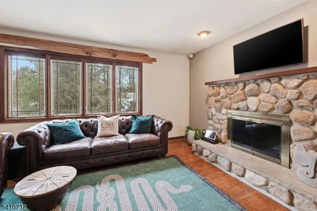 $450,000 | 378 East Shore Trail, Sparta, NJ 07871