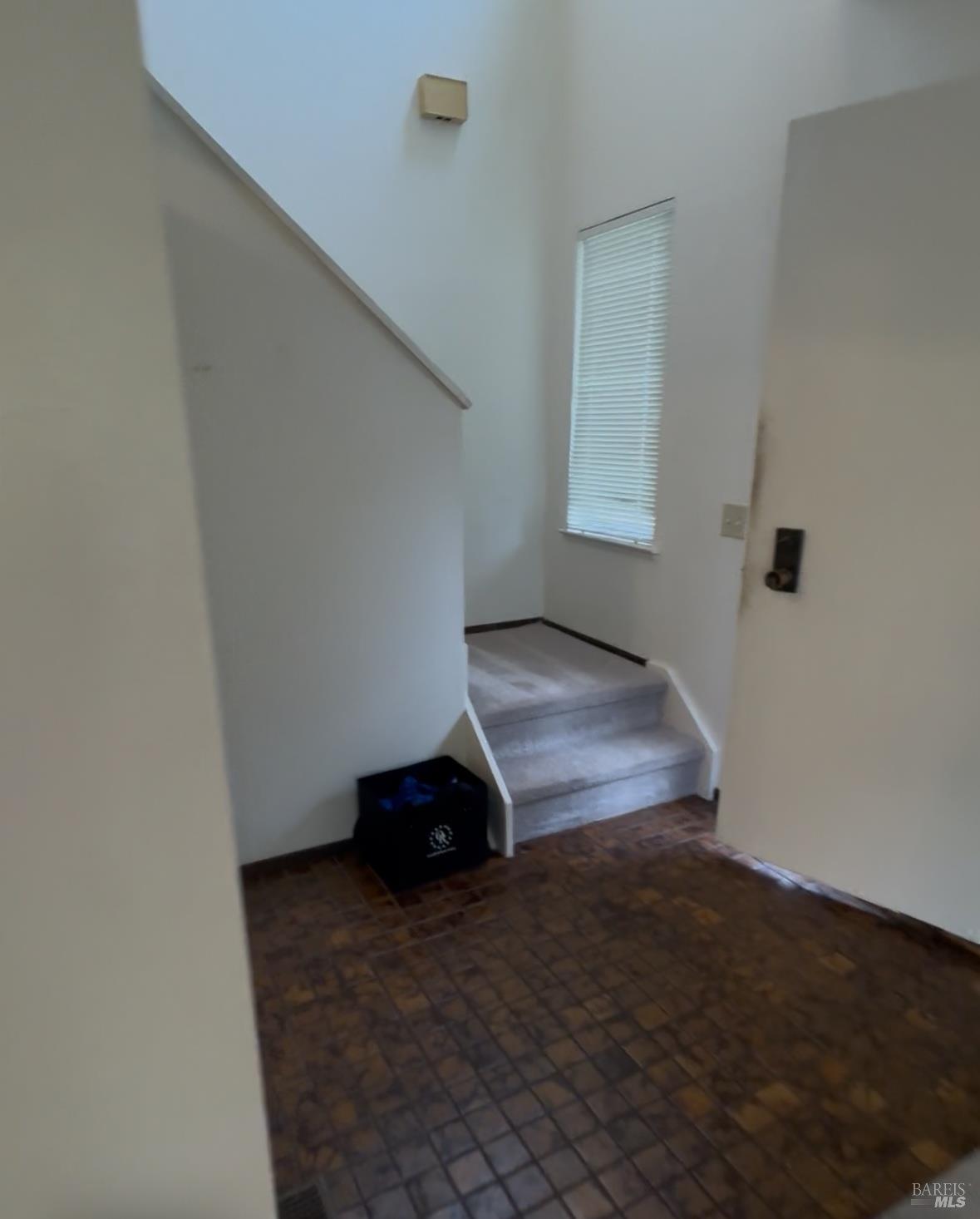 33 Lakeview Court Novato, CA 94947 - Photo 8 of 18