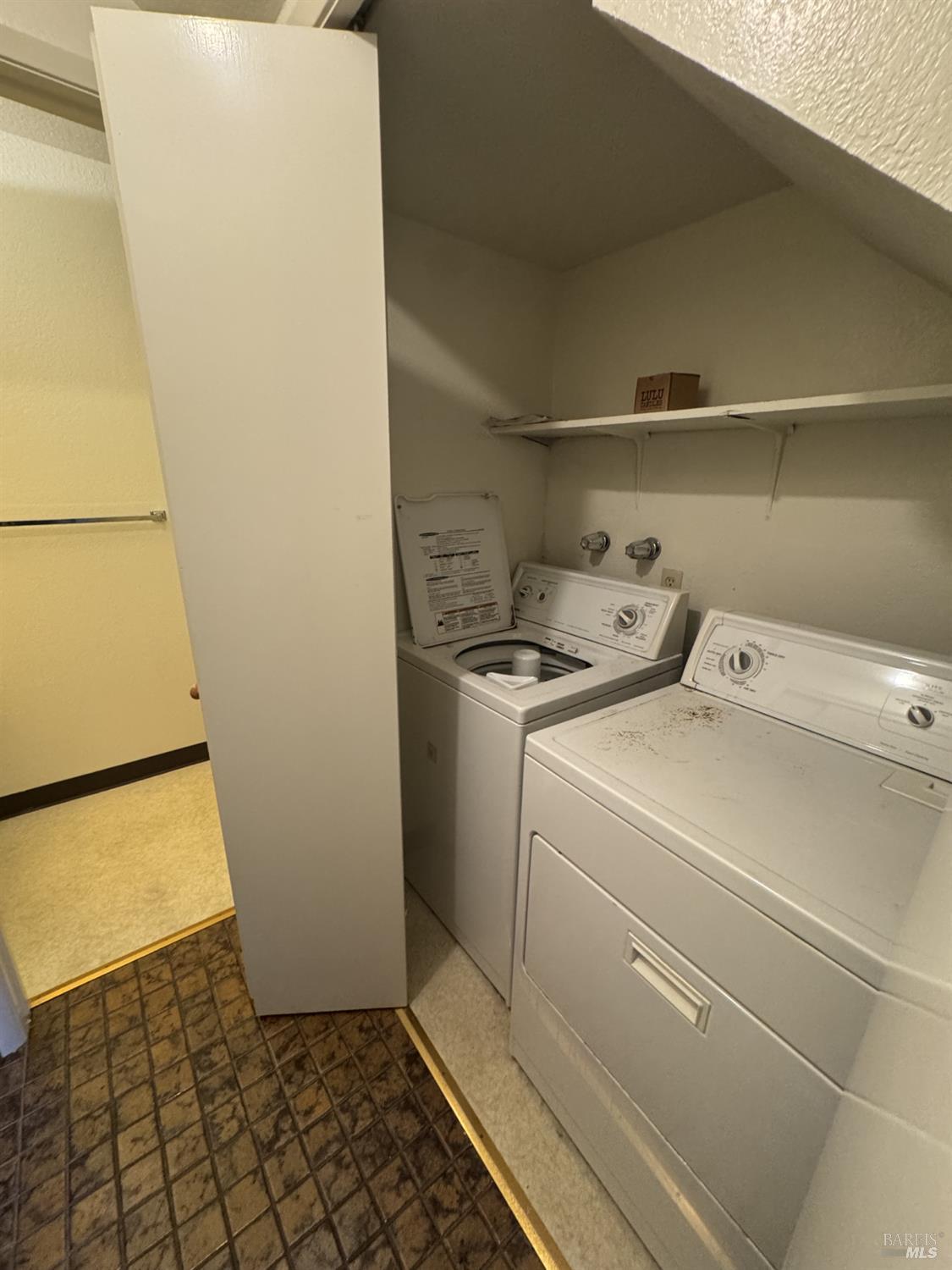 33 Lakeview Court Novato, CA 94947 - Photo 10 of 18 a utility room with dryer and washer
