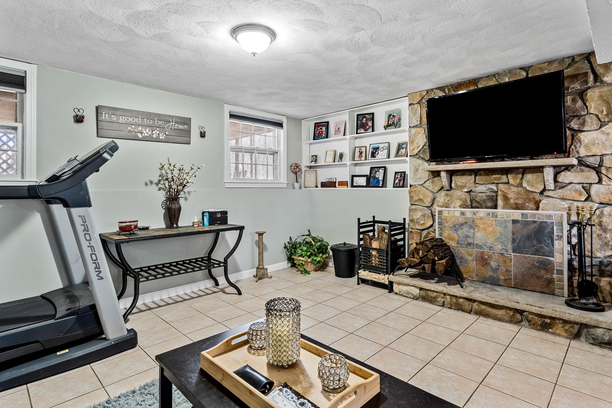 9 Heritage Road Pelham, NH 03076 - Photo 14 of 39