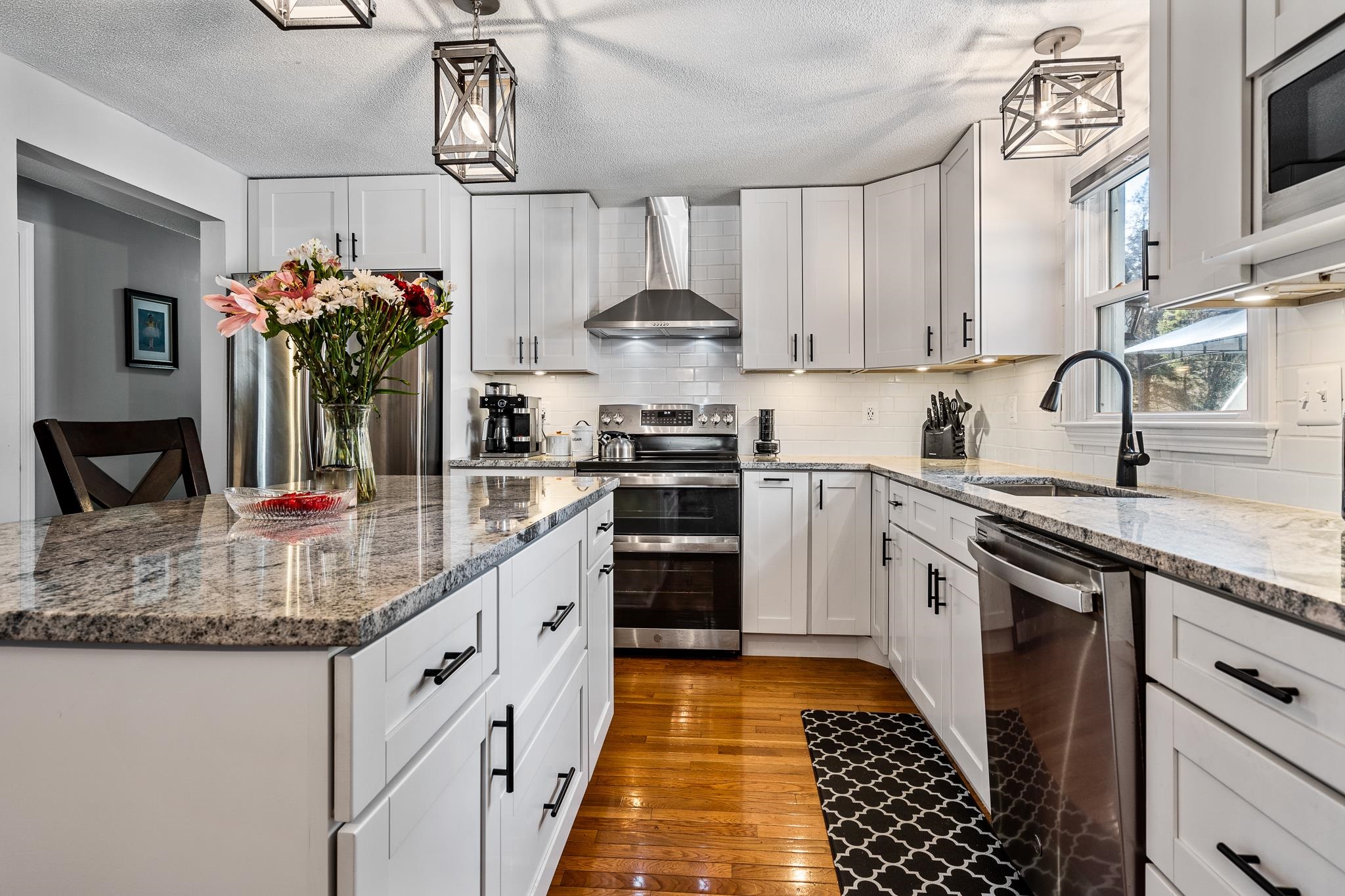 9 Heritage Road Pelham, NH 03076 - Photo 2 of 39