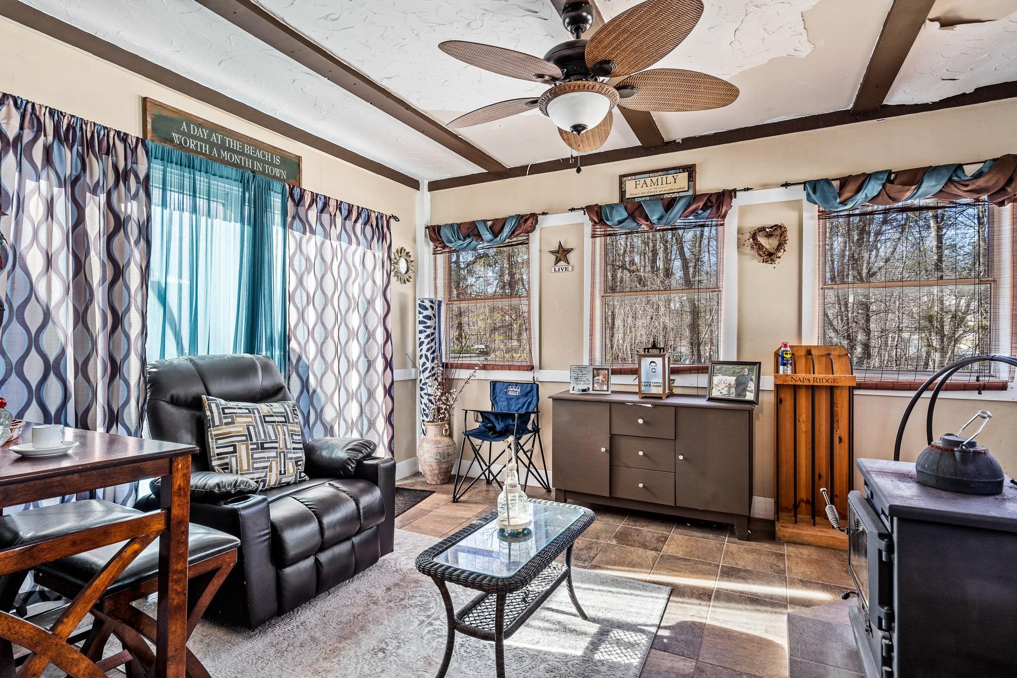 9 Heritage Road Pelham, NH 03076 - Photo 3 of 39