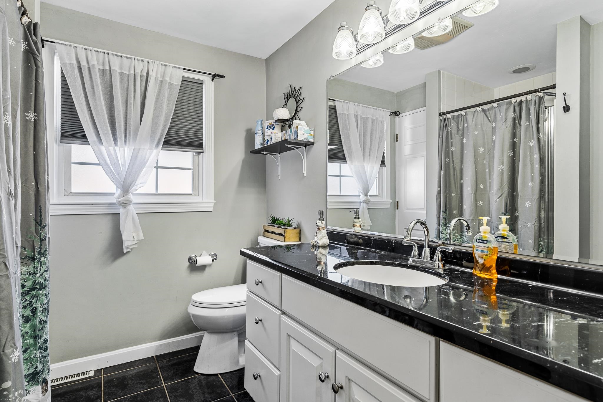 9 Heritage Road Pelham, NH 03076 - Photo 10 of 39