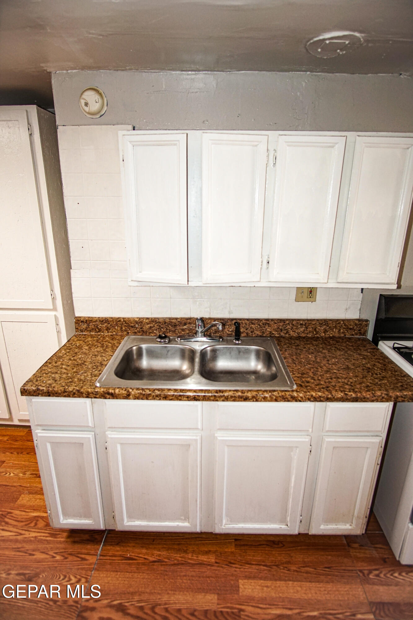7161 Dale Road, Unit 2 El Paso, TX 79915 - Photo 9 of 13 9. Kitchen