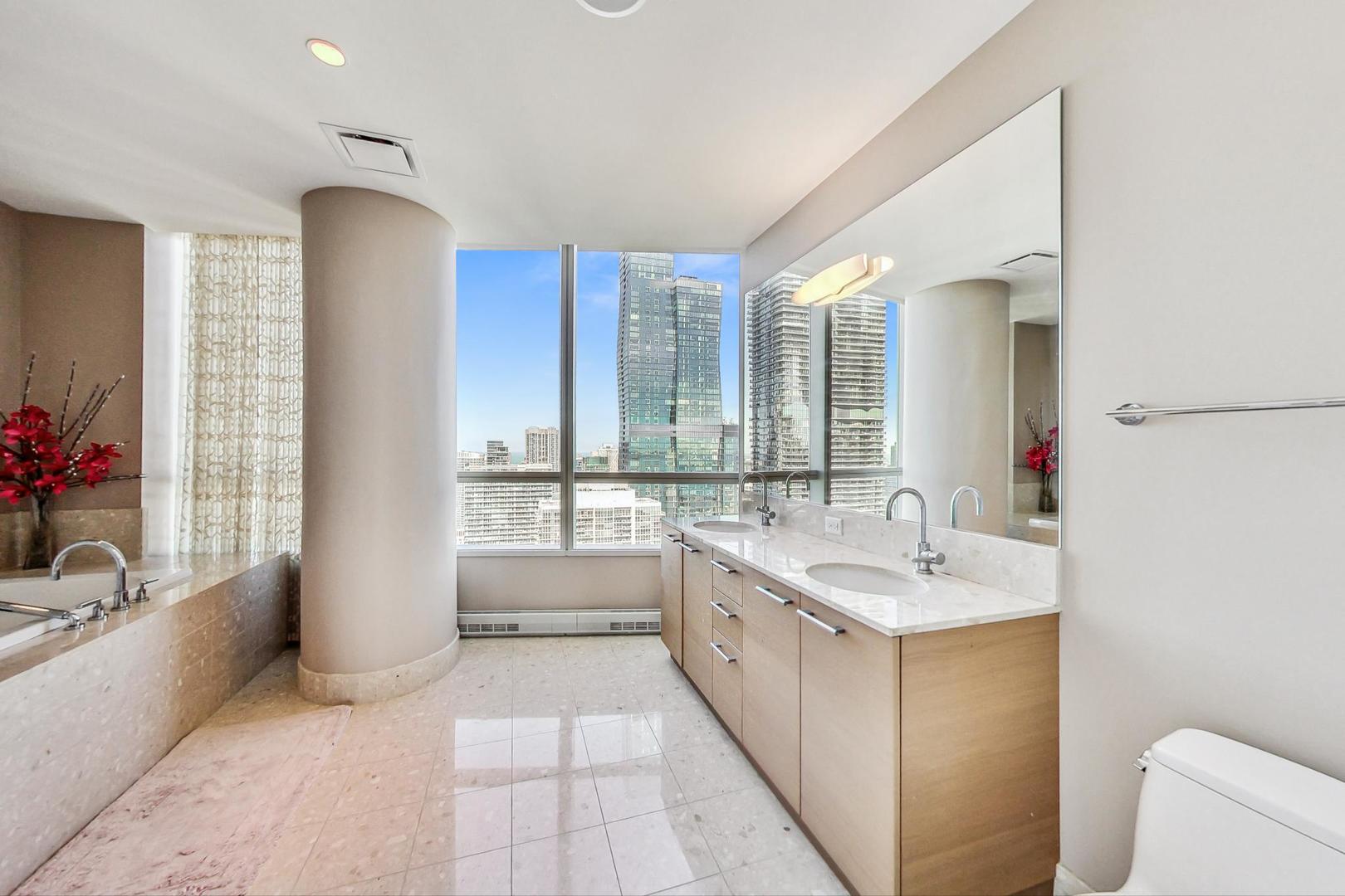 340 East Randolph Street, Unit 4901 Chicago, IL 60601 - Photo 25 of 50