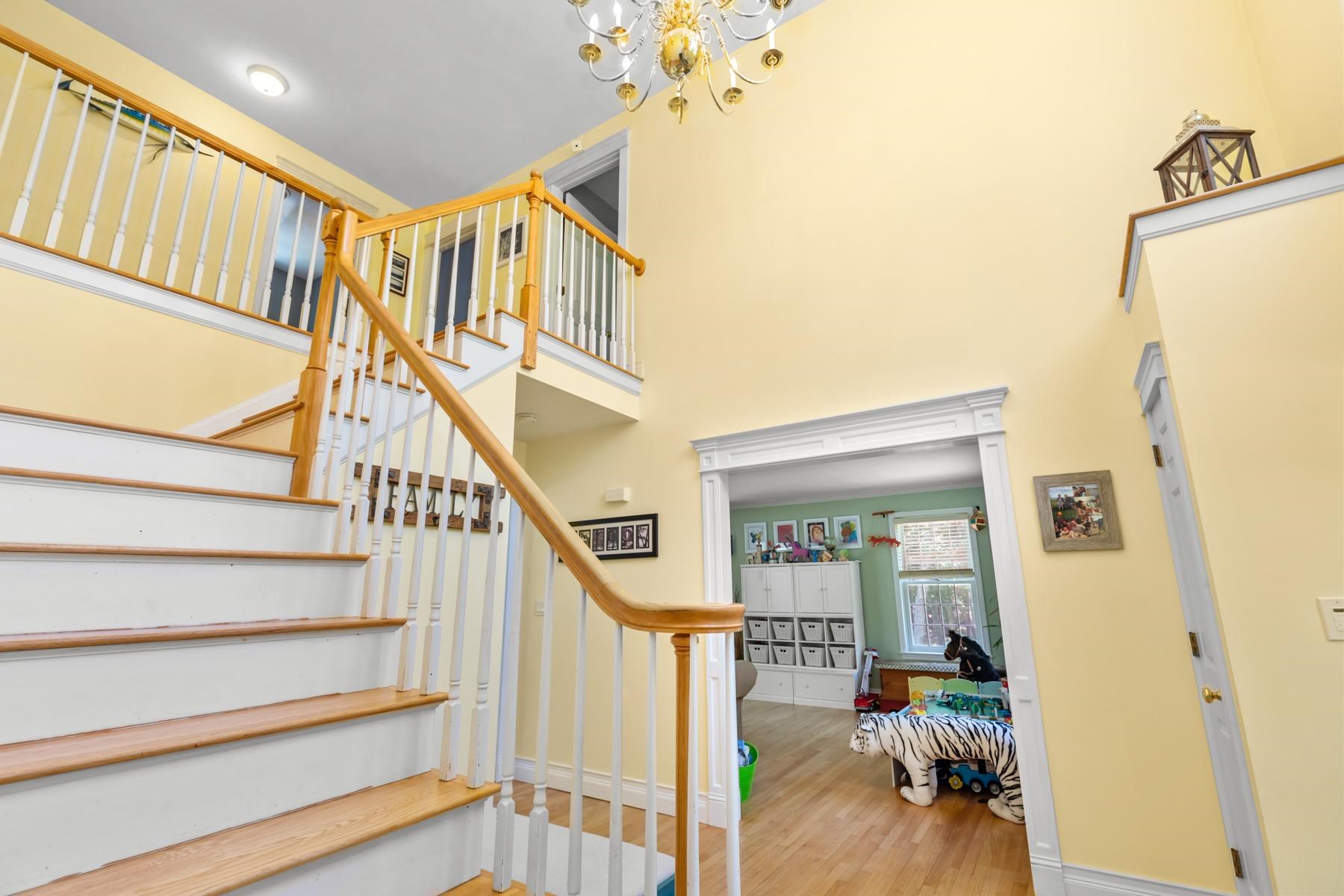 51 Pioneer Road Rye, NH 03870 - Photo 8 of 40
