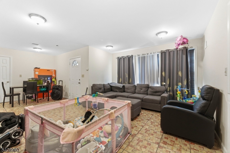 29 22nd Avenue Paterson, NJ 07513 - Photo 6 of 20