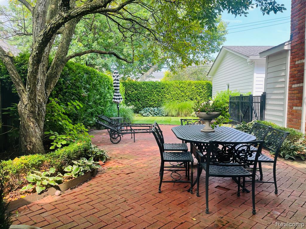 268 Lewiston Road Grosse Pointe Farms, MI 48236 - Photo 8 of 17