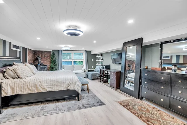 $789,000 | 105 Lakeview Street, Southwick, MA 01077