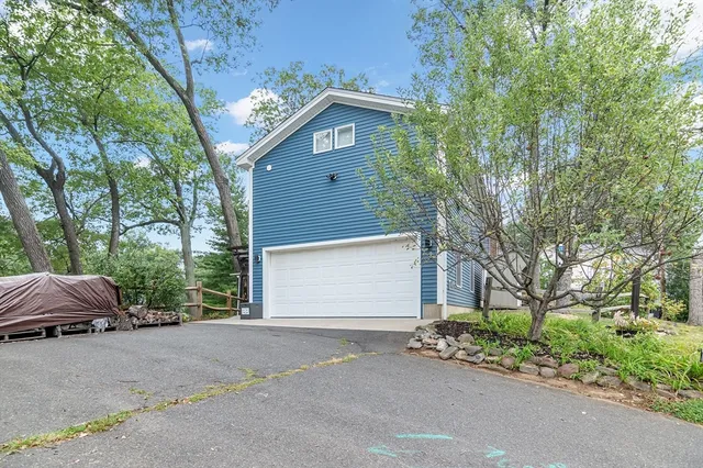 $789,000 | 105 Lakeview Street, Southwick, MA 01077