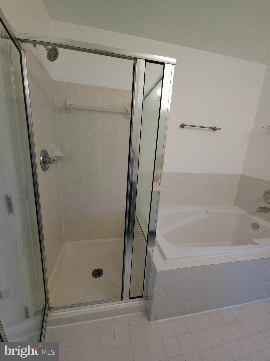 2014 Crosbyside Court Odenton, MD 21113 - Photo 12 of 58 a bathroom with a bathtub