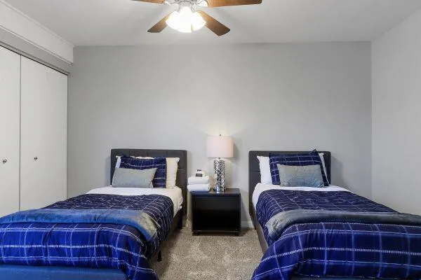 $379,000 | 601 Knollwood Circle, Unit B, Fontana, WI 53125