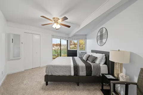 $379,000 | 601 Knollwood Circle, Unit B, Fontana, WI 53125