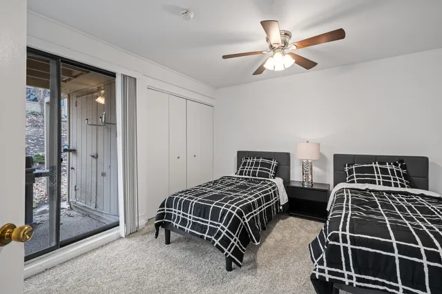 $379,000 | 601 Knollwood Circle, Unit B, Fontana, WI 53125