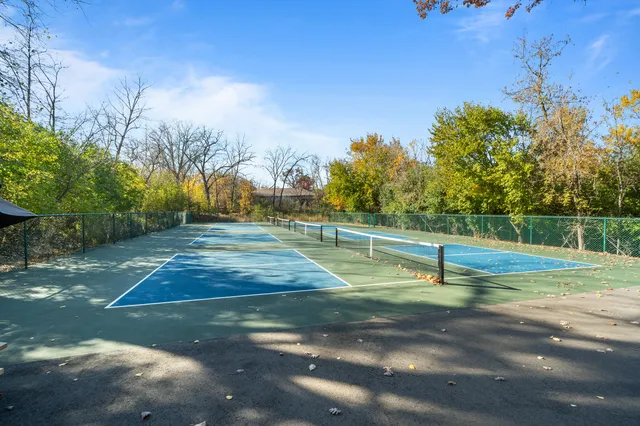 $379,000 | 601 Knollwood Circle, Unit B, Fontana, WI 53125