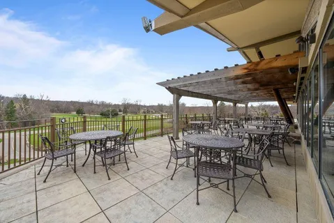 $379,000 | 601 Knollwood Circle, Unit B, Fontana, WI 53125