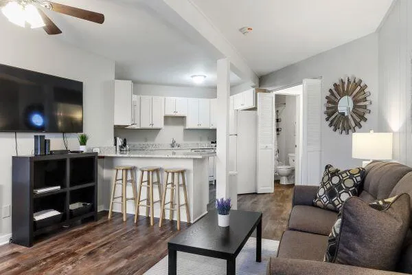 $379,000 | 601 Knollwood Circle, Unit B, Fontana, WI 53125