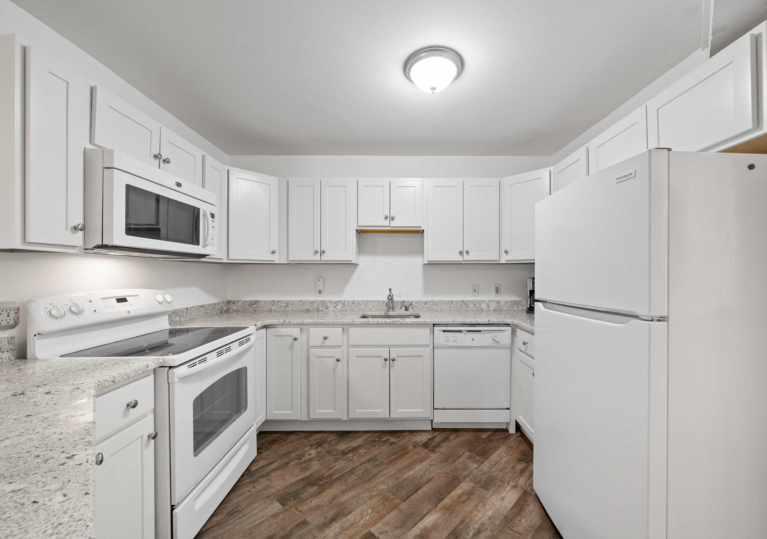 601 Knollwood Circle, Unit B Fontana, WI 53125 - Photo 8 of 21 601B Knollwood Cir - Int-11