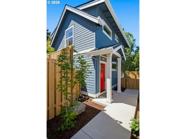 $399,900 | 3395 Southeast 43rd Avenue, Unit B, Portland, OR 97206