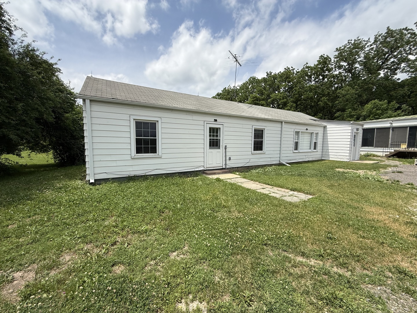 17915 West Sand Lake Road Wadsworth, IL 60083 - Photo 1 of 9