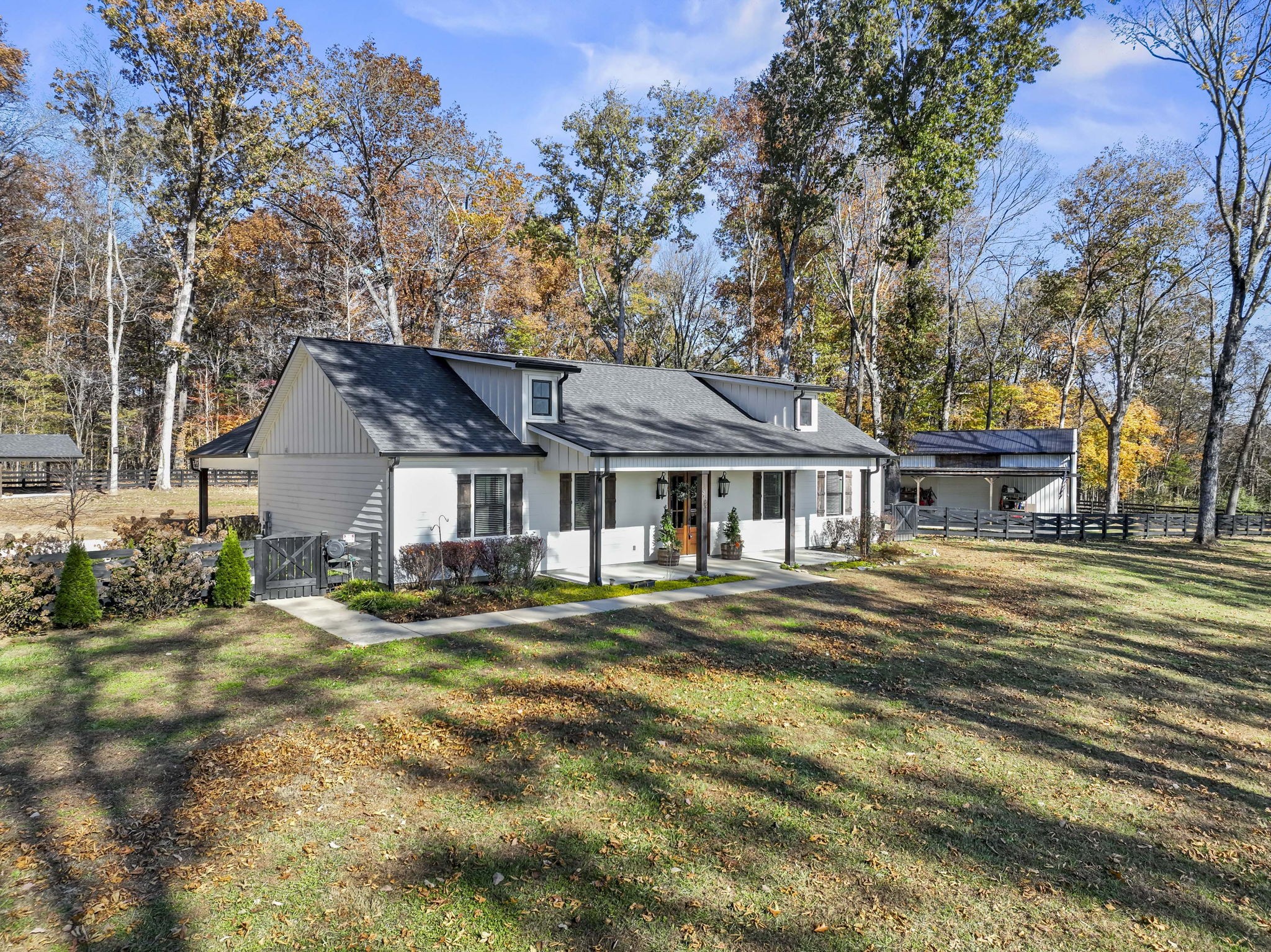 5706 Lunns Store Road Chapel Hill, TN 37034 - Photo 33 of 37 a front view of a house with a garden