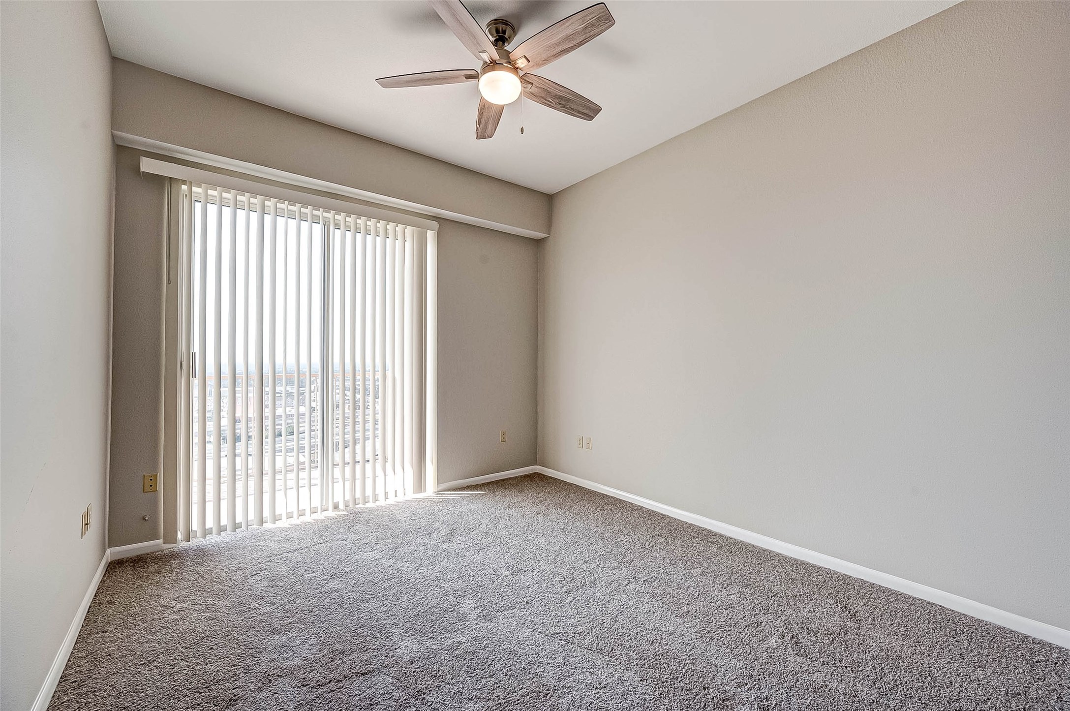 3505 Sage Road, Unit 2106 Houston, TX 77056 - Photo 13 of 28 a view of an empty room with a window