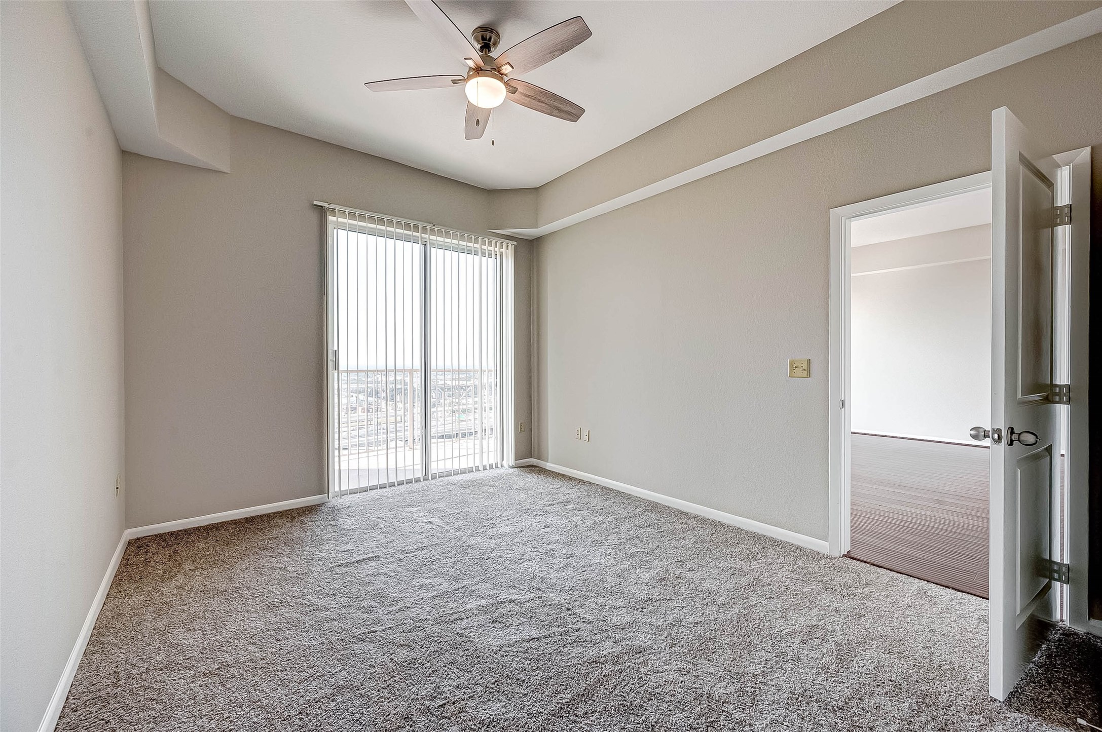 3505 Sage Road, Unit 2106 Houston, TX 77056 - Photo 18 of 28 a view of an empty room with a window