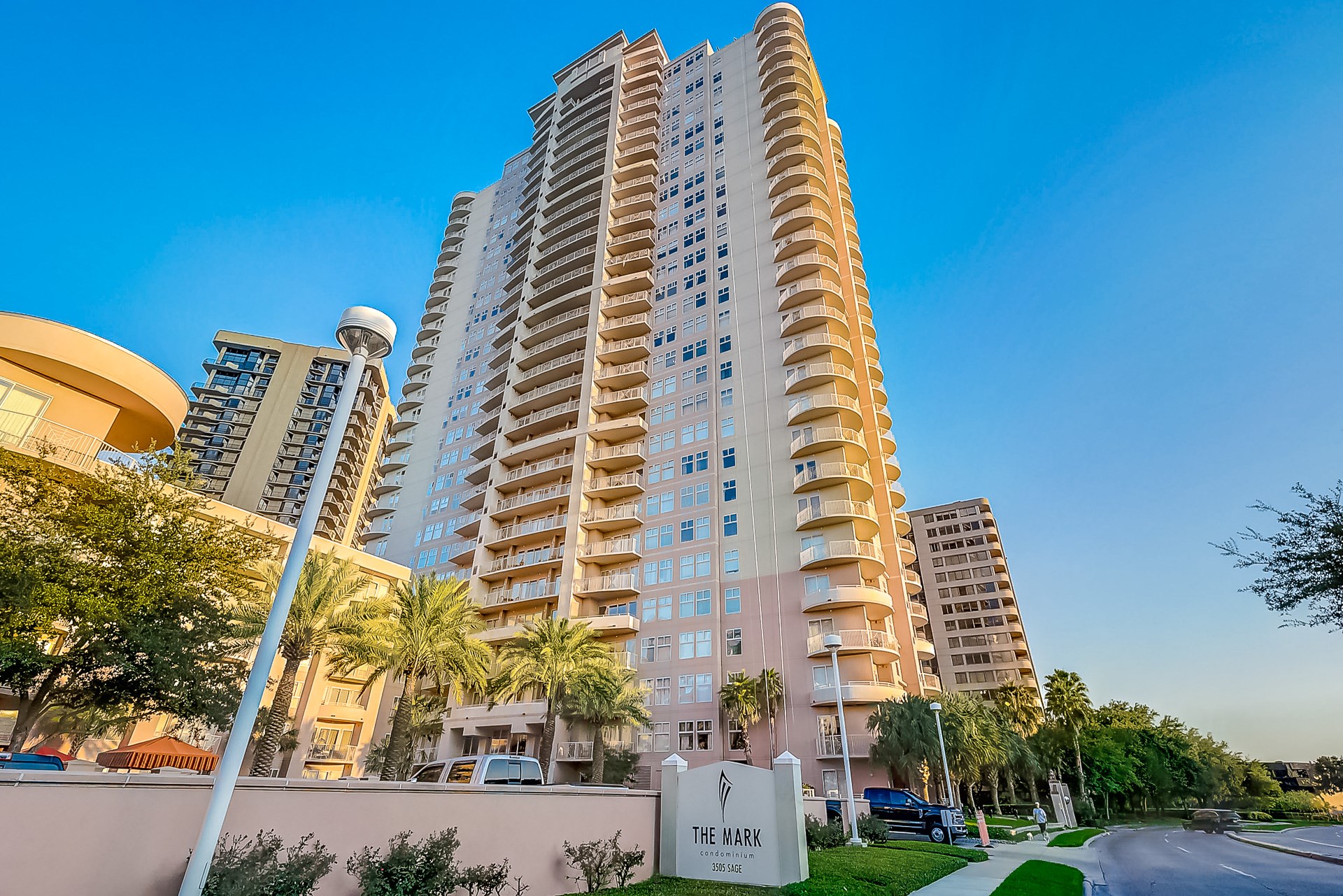 3505 Sage Road, Unit 2106 Houston, TX 77056 - Photo 28 of 28 a view of a tall building